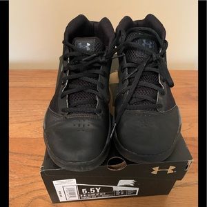 EUCworn one youthseasonUNDERARMOUR basketballshoes